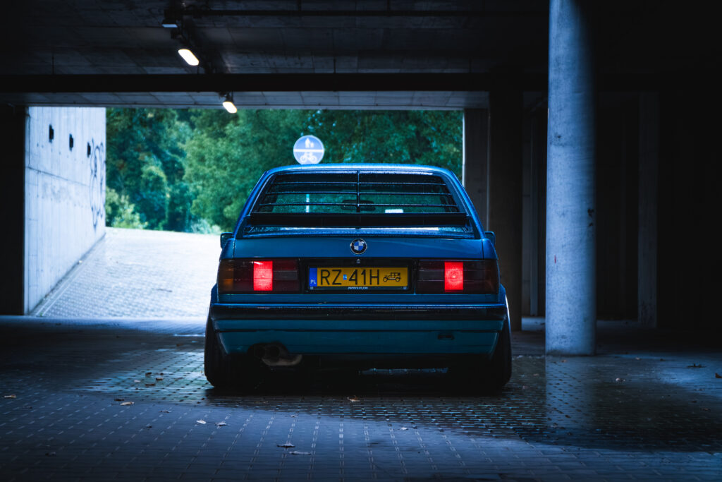 bmw E30 widok od tyłu